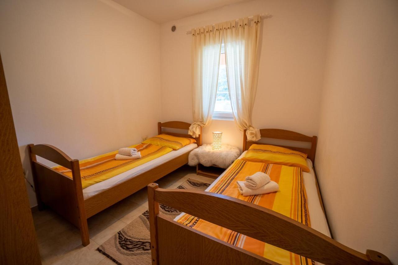 Apartments Pavic - Sapavac Vir Εξωτερικό φωτογραφία