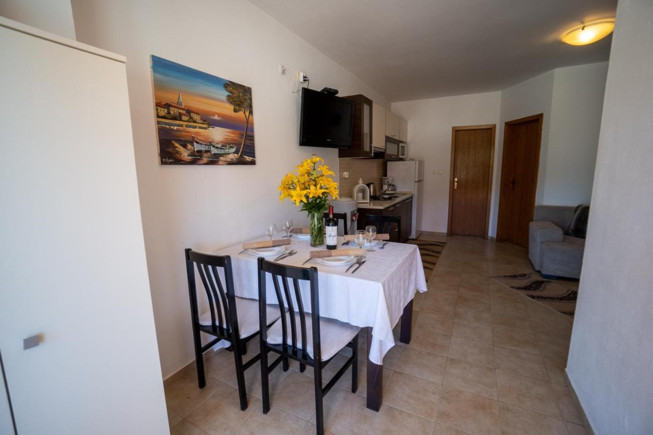 Apartments Pavic - Sapavac Vir Εξωτερικό φωτογραφία