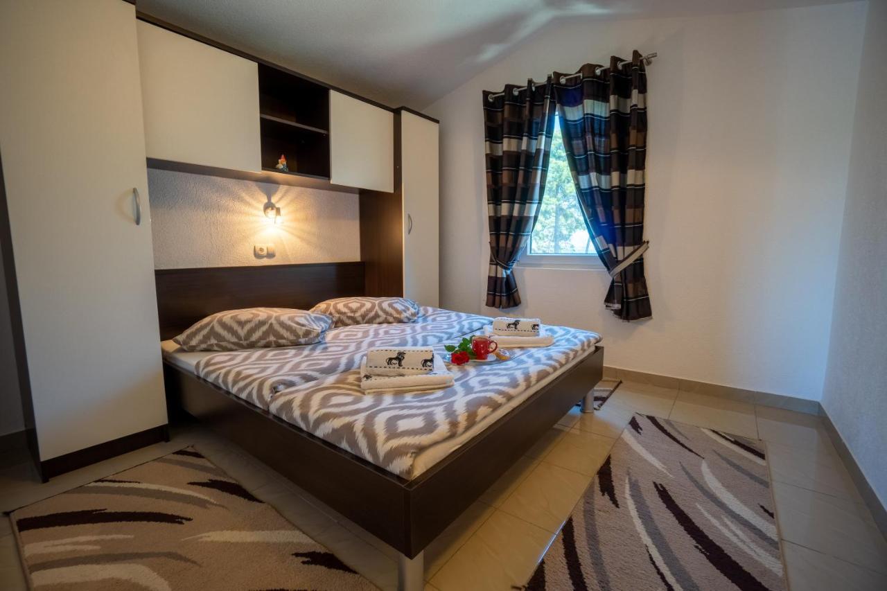 Apartments Pavic - Sapavac Vir Εξωτερικό φωτογραφία