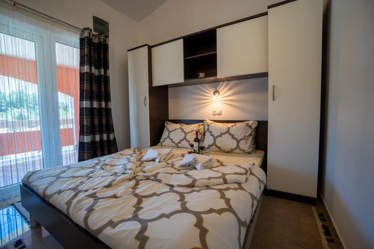Apartments Pavic - Sapavac Vir Εξωτερικό φωτογραφία