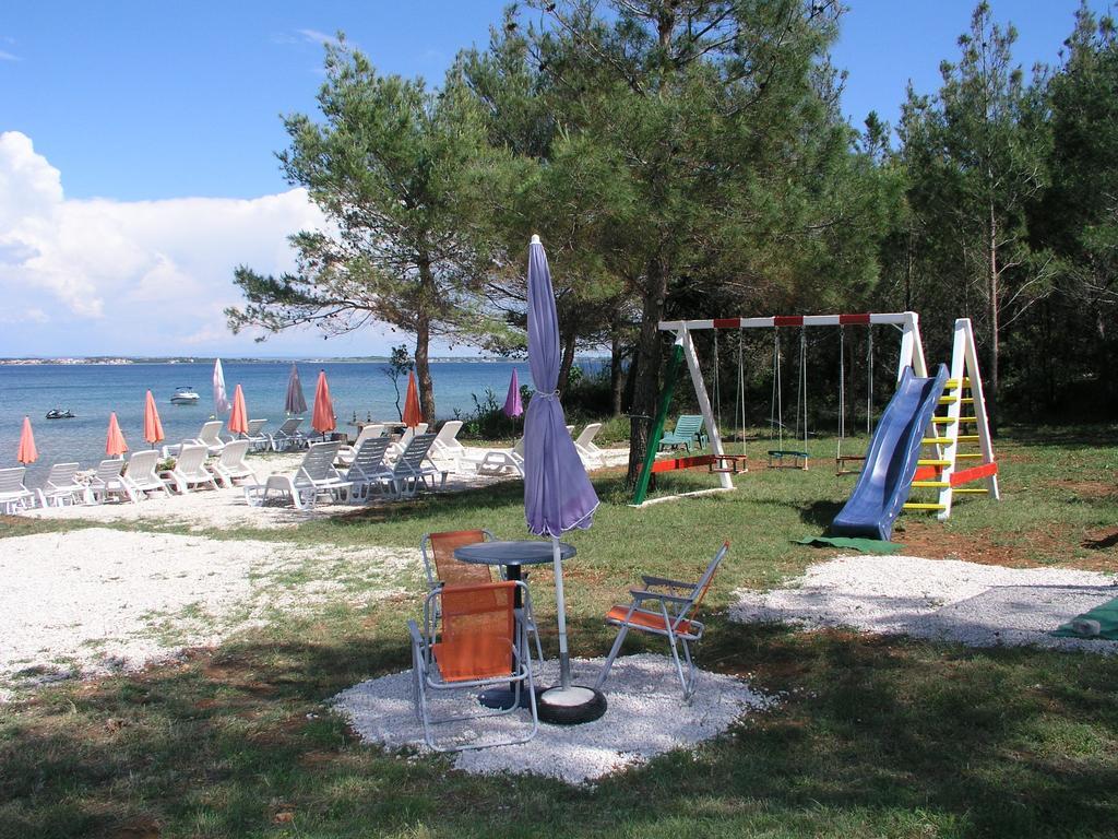 Apartments Pavic - Sapavac Vir Εξωτερικό φωτογραφία